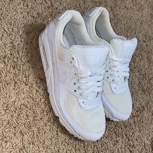 Women's Shoes
Nike Air Max 90